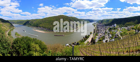 Schiffe auf dem Rhein bei Oberwesel, Rhein-Hunsrück-Kreis, Oberes Mittelrheintal, Rheinland-Pfalz, Deutschland | Schiffe auf dem Rhein bei Oberwesel Stockfoto