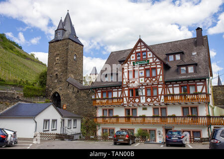 Die steeger Tor (Steeger Tor) ein altes Stadttor und das Hotel Malerwinkel, Bacharach, Oberes Mittelrheintal, Rheinland-Pfalz, Deutschland Stockfoto