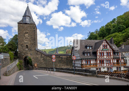 Die steeger Tor (Steeger Tor) ein altes Stadttor und das Hotel Malerwinkel, Bacharach, Oberes Mittelrheintal, Rheinland-Pfalz, Deutschland Stockfoto