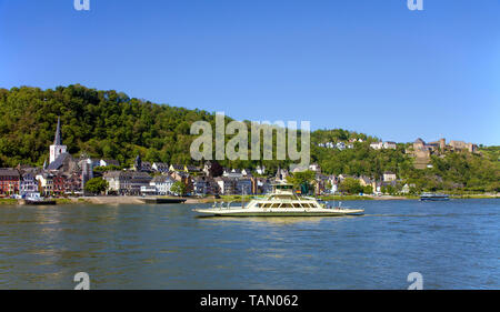 Auto Fähre Loreley VI von St. Goar nach St. Goarshausen, oberhalb der Burg Rheinfels, Oberes Mittelrheintal, Rheinland-Pfalz, Deutschland Stockfoto