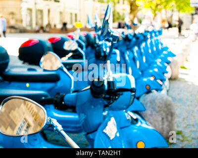 Vespa Vermietung im Zentrum von Stuttgart, Deutschland Stockfoto