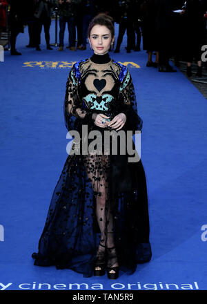 Die Europäische Premiere von "äußerst Böse, erschreckend Bösen und Gemeinen' im Curzon Mayfair - Ankunft mit: Lily Collins Wo: London, Vereinigtes Königreich, wenn: 24 Apr 2019 Credit: Mario Mitsis/WENN.com Stockfoto