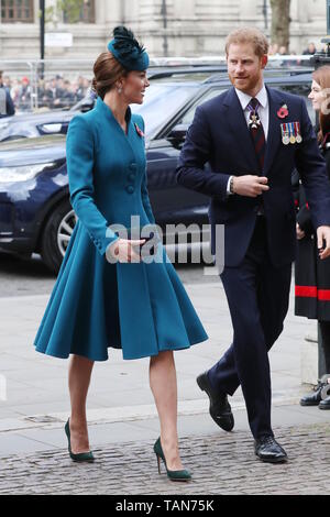 Die Herzogin von Cambridge, begleitet von dem Herzog von Sussex, besucht die Anzac Day Service des Gedenkens und Danksagung an der Westminster Abbey mit: Katharina, Herzogin von Cambridge, Kate Middleton, Prinz Harry, Herzog von Sussex, Wo: London, Vereinigtes Königreich, wenn: 25 Apr 2019 Credit: John rainford/WANN Stockfoto