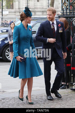 Die Herzogin von Cambridge, begleitet von dem Herzog von Sussex, besucht die Anzac Day Service des Gedenkens und Danksagung an der Westminster Abbey mit: Katharina, Herzogin von Cambridge, Kate Middleton, Prinz Harry, Herzog von Sussex, Wo: London, Vereinigtes Königreich, wenn: 25 Apr 2019 Credit: John rainford/WANN Stockfoto