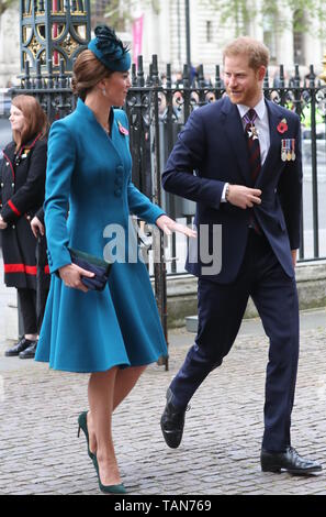 Die Herzogin von Cambridge, begleitet von dem Herzog von Sussex, besucht die Anzac Day Service des Gedenkens und Danksagung an der Westminster Abbey mit: Katharina, Herzogin von Cambridge, Kate Middleton, Prinz Harry, Herzog von Sussex, Wo: London, Vereinigtes Königreich, wenn: 25 Apr 2019 Credit: John rainford/WANN Stockfoto