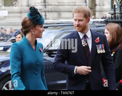 Die Herzogin von Cambridge, begleitet von dem Herzog von Sussex, besucht die Anzac Day Service des Gedenkens und Danksagung an der Westminster Abbey mit: Katharina, Herzogin von Cambridge, Kate Middleton, Prinz Harry, Herzog von Sussex, Wo: London, Vereinigtes Königreich, wenn: 25 Apr 2019 Credit: John rainford/WANN Stockfoto