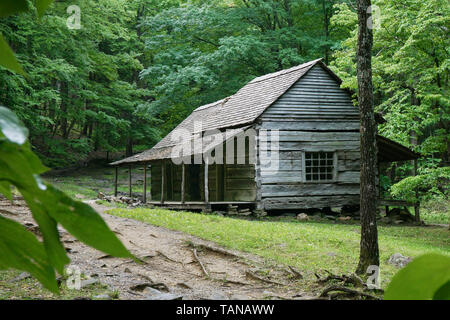 Ein Blockhaus in der Great Smoky Mountain Nationalpark in Tennessee, USA. Noah "Bud" Ogle Hütte Erbaut um 1890. Stockfoto