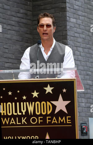 Mai 22, 2019 - Los Angeles, CA, USA - LOS ANGELES - 22. Mai: Matthew McConaughey im Guy Fieri Star Zeremonie auf dem Hollywood Walk of Fame am 22. Mai 2019 in Los Angeles, CA (Credit Bild: © Kay Blake/ZUMA Draht) Stockfoto