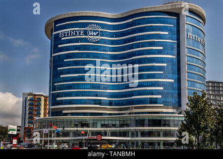 Esenyurt, Istanbul/Türkei - 02 April 2019: istinye Universitätsklinikum Außenansicht Stockfoto