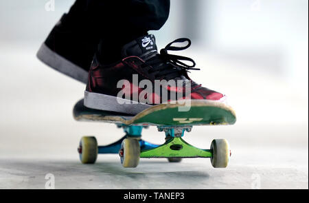 Eine Nahaufnahme generische geschossen von einem Skateboarder reiten sein Board in Tag zwei des Street League Skateboarding World Tour am Kupfer, London. Stockfoto