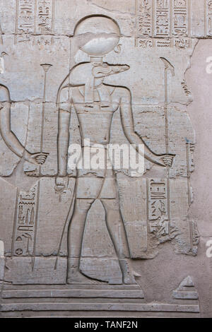 Flachrelief von Sobek im Tempel von Kom Ombo Stockfoto