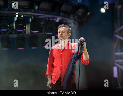 Die ukrainischen Musiker und Leiter des berühmten Ukrainischen rock-band "Okean Elzy" svyatoslav Vakarchuk gesehen bei seinem Konzert in Kiew. Stockfoto