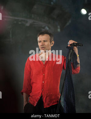 Die ukrainischen Musiker und Leiter des berühmten Ukrainischen rock-band "Okean Elzy" svyatoslav Vakarchuk gesehen bei seinem Konzert in Kiew. Stockfoto
