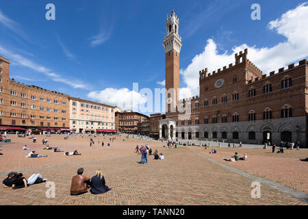 Pubblico Palace (Rathaus) auf der Piazza del Campo, Siena, Provinz Siena, Toskana, Italien, Europa Stockfoto