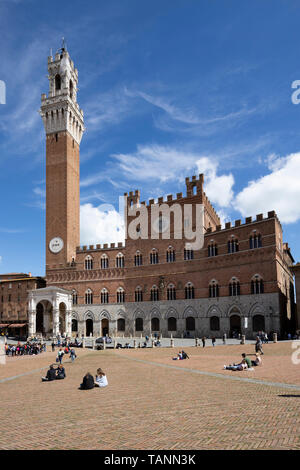 Pubblico Palace (Rathaus) auf der Piazza del Campo, Siena, Provinz Siena, Toskana, Italien, Europa Stockfoto