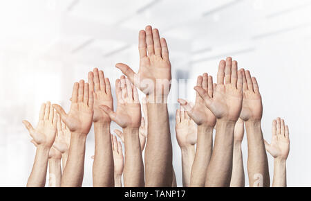 Zeile des Menschen Hände sichtbar Abstimmung Geste Stockfoto