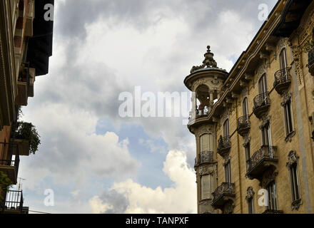 Turin, Italien, Piemont. Mai 201. Jugendstil Häuser in Turin: Palazzo del Faro über Palmieri Ecke via Duchessa Jolanda - Neo-Liberty Stil, von Stockfoto