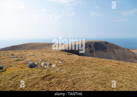 Blick nach Westen von der Spitze des Hügels Orval auf der Insel Rum Schottland. Stockfoto