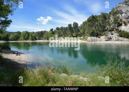 Peiroou See, Lac de Peirou, Glanum Barrage oder Behälter in den Alpilles Hügeln in der Nähe von Glanum, Saint Remy-de-Provence Provence Frankreich Stockfoto