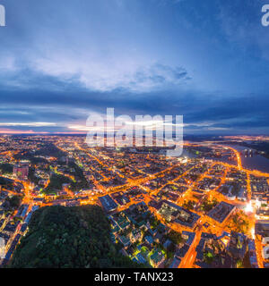 Nacht Stadt Kiew, Ukraine. Panoramablick auf das Luftbild Stockfoto