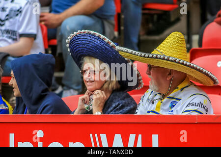 25. Mai 2019, Anfield Stadion, Liverpool, England; Dacia magische Wochenende, Betfred Super League Runde 16, Wakefield Trinity vs Katalanen Drachen; katalanischen Fans Credit: Craig Milner/News Bilder Stockfoto