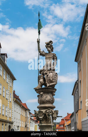 Der Georgsbrunnen (George Brunnen) wurde im Jahre 1590 erbaut und befindet sich auf dem Obermarkt (oberer Markt) in Görlitz, Sachsen, Deutschland, Europa Stockfoto