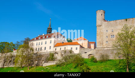 Panoramablick auf die Burg auf dem Domberg und St. Mary's Cathedral Tower auf der Toompea Hügel in der Altstadt von Tallinn, Estland, Baltikum, Europa Stockfoto