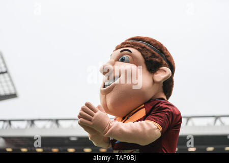 25. Mai 2019, Anfield Stadion, Liverpool, England; Dacia magische Wochenende, Betfred Super League Runde 16, Hull FC vs Huddersfield, Huddersfield Riesen Riesen Maskottchen Credit: Mark Cosgrove/News Bilder Stockfoto