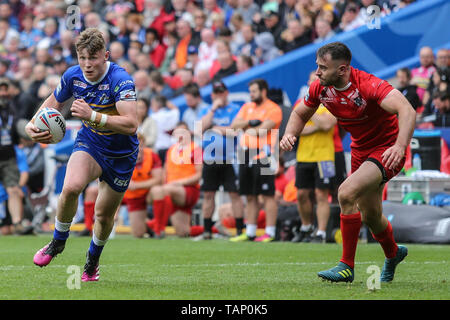 26. Mai 2019, Anfield Stadion, Liverpool, England; Dacia magische Wochenende, Betfred Super League Runde 16, Leeds Rhinos vs London Broncos; Harry Newman (29) von Leeds Rhinos läuft mit dem Ball Credit: David Grieben/News Bilder Stockfoto