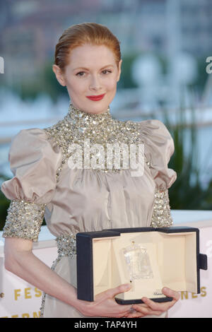 Mai 25, 2019 - Cannes, Frankreich - Cannes, Frankreich - 25. Mai: Emily Beecham, Sieger der beste weibliche Hauptdarstellerin für ihre Rolle in "Little Joe" besucht das Fotoshooting für Palme D'Or Sieger während des 72. jährlichen Filmfestspiele von Cannes am 25. Mai 2019 in Cannes, Frankreich. (Bild: © Friedrich InjimbertZUMA Draht) Stockfoto