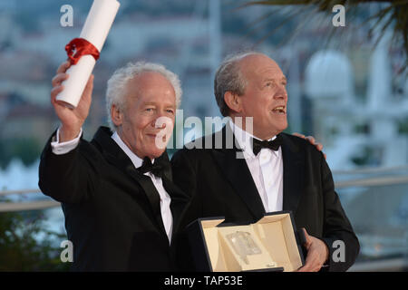 Mai 25, 2019 - Cannes, Frankreich - Cannes, Frankreich - 25. Mai: Jean-Pierre Dardenne und Luc Dardenne, Gewinner der Auszeichnung für den besten Regisseur für den Film ''Le Jeune Ahmed'', Stellen an der Gewinner photocall während die 72. jährlichen Filmfestspiele von Cannes am 25. Mai 2019 in Cannes, Frankreich (Credit Bild: © Friedrich InjimbertZUMA Draht) Stockfoto