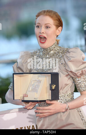 Mai 25, 2019 - Cannes, Frankreich - Cannes, Frankreich - 25. Mai: Emily Beecham, Sieger der beste weibliche Hauptdarstellerin für ihre Rolle in "Little Joe" besucht das Fotoshooting für Palme D'Or Sieger während des 72. jährlichen Filmfestspiele von Cannes am 25. Mai 2019 in Cannes, Frankreich. (Bild: © Friedrich InjimbertZUMA Draht) Stockfoto