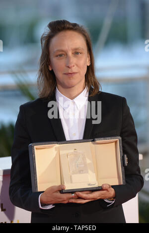 Mai 25, 2019 - Cannes, Frankreich - Cannes, Frankreich - 25. Mai: Céline Sciamma, Gewinner des Best Screenplay Award für ihren Film "Portrait de la Jeune fille en Feu'', stellt bei der Gewinner photocall während die 72. jährlichen Filmfestspiele von Cannes am 25. Mai 2019 in Cannes, Frankreich. (Bild: © Friedrich InjimbertZUMA Draht) Stockfoto