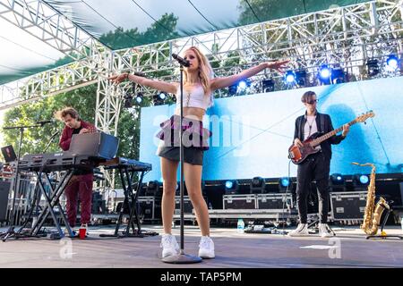 Mai 25, 2019 - Napa, Kalifornien, USA - JEREMY LLOYD, SAMANTHA GONGOL und STEVE DAVIT von Marian Hill während des BottleRock Music Festival in Napa, Kalifornien (Bild: © Daniel DeSlover/ZUMA Draht) Stockfoto