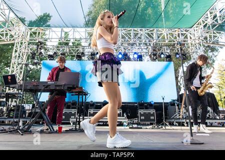 Mai 25, 2019 - Napa, Kalifornien, USA - JEREMY LLOYD, SAMANTHA GONGOL und STEVE DAVIT von Marian Hill während des BottleRock Music Festival in Napa, Kalifornien (Bild: © Daniel DeSlover/ZUMA Draht) Stockfoto