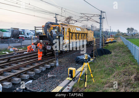 Railcare Railvac Aufsaugen Ballast um pointwork auf der West Coast Main Line nördlich von Carnforth während eines ganzen Wochenendes engineering Schließung Stockfoto