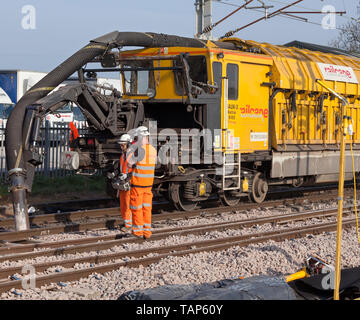 Railcare Railvac Aufsaugen Ballast um pointwork auf der West Coast Main Line nördlich von Carnforth während eines ganzen Wochenendes engineering Schließung Stockfoto