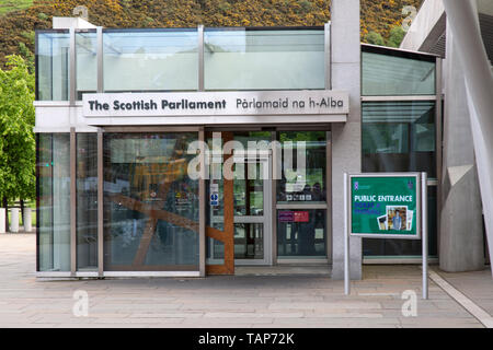 Eingang in die schottische Parlamentsgebäude in Holyrood in Edinburgh, Schottland. Stockfoto