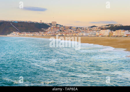 Skyline von Nazare - berühmte Strand Stadt in Portugal Stockfoto