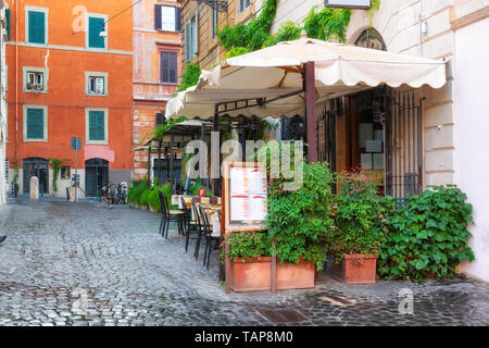 Gemütliche alte Straße in Trastevere in Rom, Italien. Stockfoto
