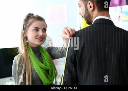 Mode Kleid Schaffung nähen Schneiderei-service Stockfoto