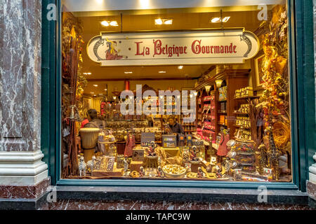 La Belgique Gourmande ein Luxus Schokolade shop in Les Galeries Royales Saint-Hubert, einem eleganten verglaste Einkaufspassage in Brüssel, Belgien Stockfoto