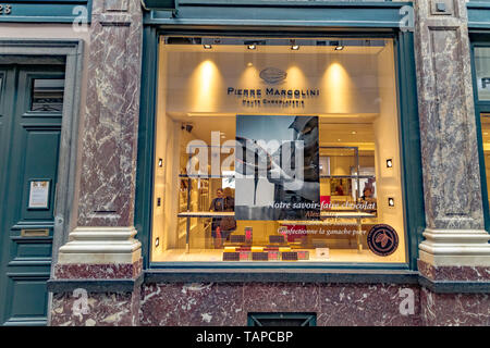 Pierre Marcolini a luxury Belgian Chocolate shop Les Galeries Royales Saint-Hubert, einem eleganten verglaste Einkaufspassage in Brüssel, Belgien Stockfoto