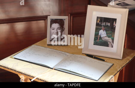 Ein kondolenzbuch wird bei einem Festakt zum Leben des Holocaust Survivor Jan Kaminski im viktorianischen Kapelle, Mount Jerome gesehen, im Harold's Cross, Dublin. Stockfoto