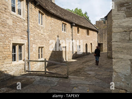 Farleigh Hungerford Castle, Somerset, auf einem Urlaub im Mai Bank. Haus des Priesters. Stockfoto