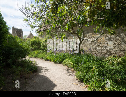 Farleigh Hungerford Castle, Somerset, auf einem Urlaub im Mai Bank Stockfoto