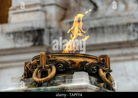 Ewige Flamme für den Italienischen unbekannten Soldaten Denkmal an der Vittoriano oder Altare della Patria (Altar des Vaterlandes). Rom, UNESCO, Italien, Europa Stockfoto