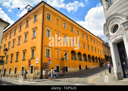 ZAGREB, KROATIEN - 15. Juli 2017. Blick auf die Straße in der Altstadt von Zagreb, Kroatien. Stockfoto