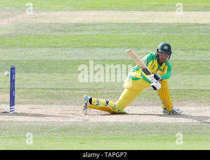 Der Australier Alex Carey hat während des ICC-Cricket-WM-Warm-Up-Spiels im Hampshire Bowl, Southampton, eine Batting-Aktion durchgeführt. Stockfoto