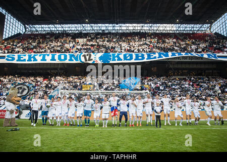 Dänemark, Kopenhagen, 25. Mai 2019. FC Kopenhagen gewinnen die dänische Superliga 2018-2019 Home von Telia Parken. Hier FC Kopenhagen Spieler danken und feiern mit den Fans. (Foto: Gonzales Foto - Samy Khabthani). Stockfoto